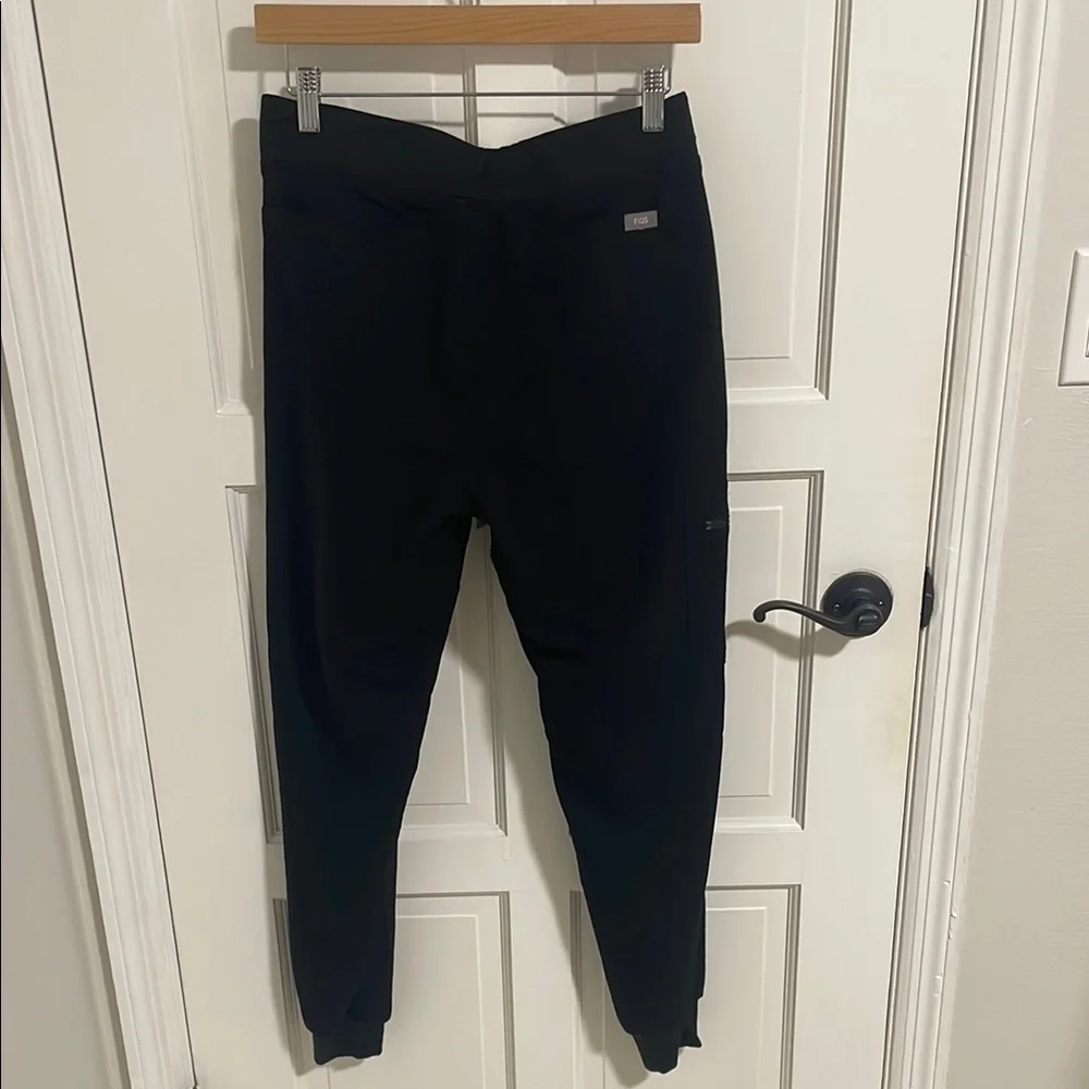 Figs Zamora Jogger in Black Small